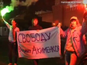 Кадр с видео задержания активисток на Красной площади Кадр с видео задержания активисток на Красной площади