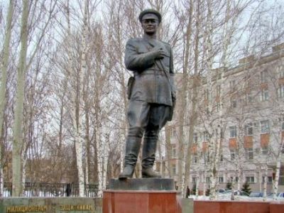 Памятник участковому. Фото Виктора Шамаева Памятник участковому. Фото Виктора Шамаева