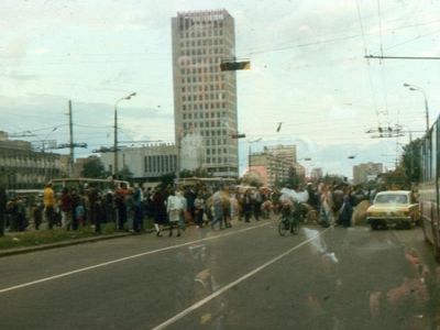 Перекрытие улиц в Москве в 1991 году в дни дефицита сигарет. Фото oldmos.ru Перекрытие улиц в Москве в 1991 году в дни дефицита сигарет. Фото oldmos.ru