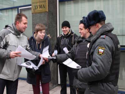 Пикеты против закона о прописке. Фото Каспарова.Ru Пикеты против закона о прописке. Фото Каспарова.Ru