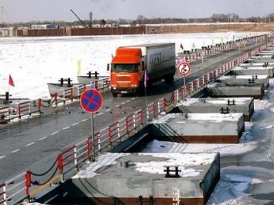 Мост через Амур в Китай. Пока только понтонный. Фото portamur.ru Мост через Амур в Китай. Пока только понтонный. Фото portamur.ru