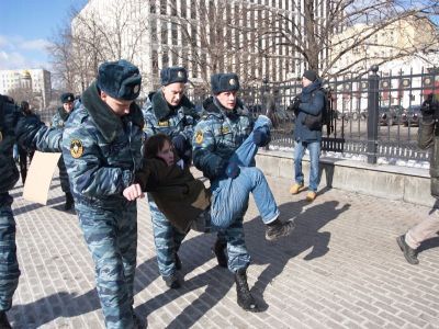 Задержания на пикете у ФСИН. Фото: Ю.Тимофеева Грани.Ru Задержания на пикете у ФСИН. Фото: Ю.Тимофеева Грани.Ru