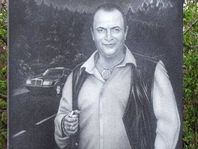 Памятник "герою труда" 90-х-00-х. Фото zagony.ru Памятник "герою труда" 90-х-00-х. Фото zagony.ru