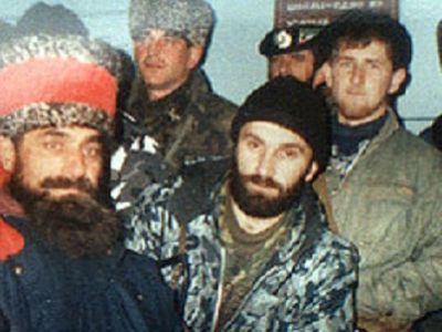 Рамзан Кадыров в окружении боевиков. Фото из блога navalny.livejournal.com Рамзан Кадыров в окружении боевиков. Фото из блога navalny.livejournal.com
