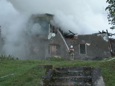 Пожар в диспансере. Фото с сайта новгородского ГУ МЧС. Пожар в диспансере. Фото с сайта новгородского ГУ МЧС.