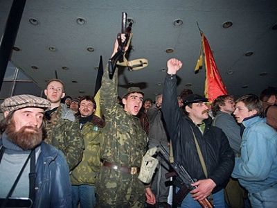 Во время штурма телецентра "Останкино". Фото imrussia.org Во время штурма телецентра "Останкино". Фото imrussia.org