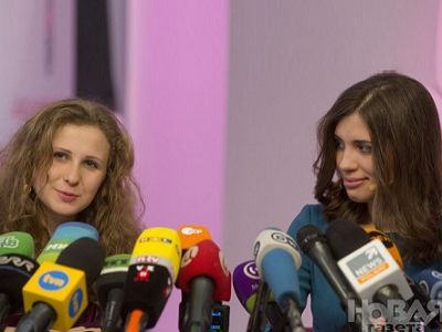 Мария Алехина и Надежда Толоконникова. Фото из блога irek-murtazin.livejournal.com Мария Алехина и Надежда Толоконникова. Фото из блога irek-murtazin.livejournal.com