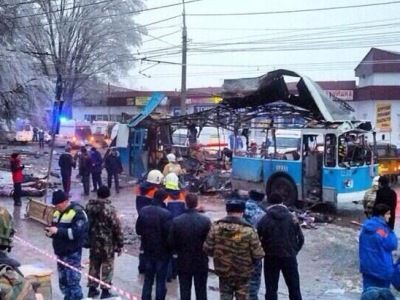 Фото взрыва троллейбуса в Волгограде. Фото из "Твиттера". Фото взрыва троллейбуса в Волгограде. Фото из "Твиттера".