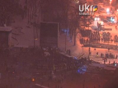 Ночь на ул.Грушевского 22 января. Фото из блога eyra-0501.livejournal.com Ночь на ул.Грушевского 22 января. Фото из блога eyra-0501.livejournal.com
