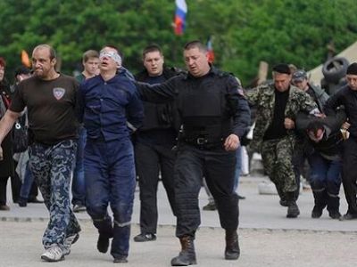 Украинские пожарные в заложниках у "ватников". Фото из фейсбука Владимира Голышева Украинские пожарные в заложниках у "ватников". Фото из фейсбука Владимира Голышева