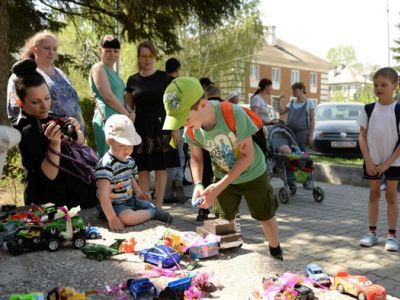 Машинки для мэра. Фото: Ревда.инфо Машинки для мэра. Фото: Ревда.инфо