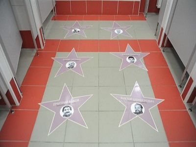 В туалете Киевского вокзала "разместили" портреты оппозиционеров В туалете Киевского вокзала "разместили" портреты оппозиционеров