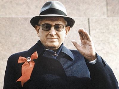 Андропов на трибуне Мавзолея Андропов на трибуне Мавзолея