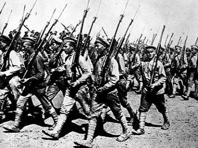 Солдаты Первой Мировой в лаптях. Источник - http://lol54.ru/ Солдаты Первой Мировой в лаптях. Источник - http://lol54.ru/