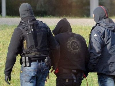 Задержание неонациста Фото: tagblatt.ch Задержание неонациста Фото: tagblatt.ch