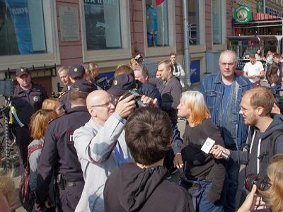 НОДовцы и пикет на Невском, 24.08.2014. Из фейсбука https://www.facebook.com/photo.php?fbid=958524360839890&set=a.958500574175602.1073741842.100000470059669&type=1&theater НОДовцы и пикет на Невском, 24.08.2014. Из фейсбука https://www.facebook.com/photo.php?fbid=958524360839890&set=a.958500574175602.1073741842.100000470059669&type=1&theater