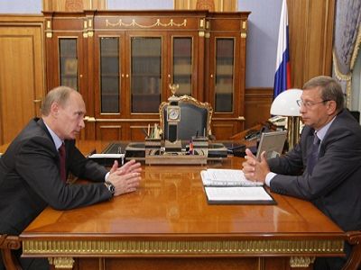 Путин и Евтушенков. Источник - http://archive.premier.gov.ru/media/2010/7/16/32781/photolenta_big_photo.jpeg Путин и Евтушенков. Источник - http://archive.premier.gov.ru/media/2010/7/16/32781/photolenta_big_photo.jpeg