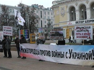 Антивоенная акция в Нижнем Новгороде. Фото: Марина Александровская Антивоенная акция в Нижнем Новгороде. Фото: Марина Александровская