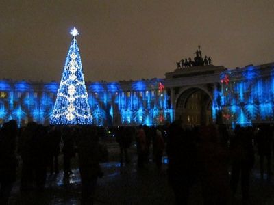 Лазерное шоу на Дворцовой. Истчоник - http://gatchina24.ru/ Лазерное шоу на Дворцовой. Истчоник - http://gatchina24.ru/