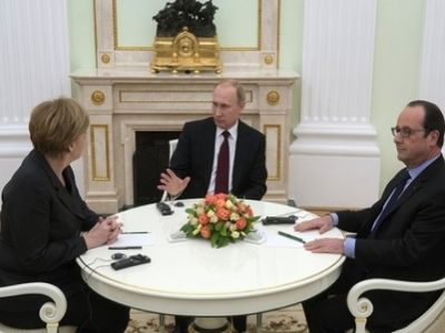 Ангела Меркель, Владимир Путин и Франсуа Олланд. (Фото: infosmi.net) Ангела Меркель, Владимир Путин и Франсуа Олланд. (Фото: infosmi.net)
