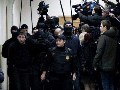 Басманный суд, 8.3.15. Конвоирование З.Дадаева. Фото - http://ph.livejournal.com/77521.html Басманный суд, 8.3.15. Конвоирование З.Дадаева. Фото - http://ph.livejournal.com/77521.html