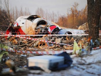 Обломки самолета Ту-154, упавшего в районе Смоленска. Фото: Максим Шеметов/ТАСС Обломки самолета Ту-154, упавшего в районе Смоленска. Фото: Максим Шеметов/ТАСС