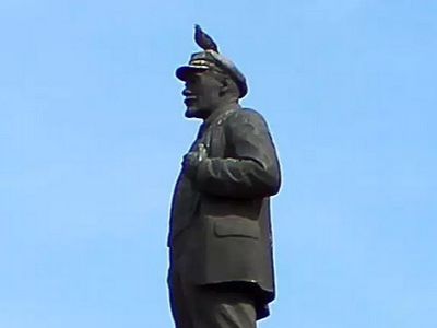 Памятник Ленину, птицы. Источник - http://img-fotki.yandex.ru/ Памятник Ленину, птицы. Источник - http://img-fotki.yandex.ru/