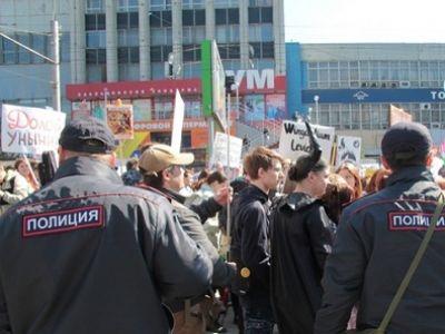 Монстрация и полиция, Новосибирск, 1.5.15. Источник - http://livebloger.ru/photo-novosibirsk Монстрация и полиция, Новосибирск, 1.5.15. Источник - http://livebloger.ru/photo-novosibirsk