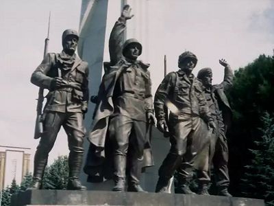 Памятник союзникам. Источник - http://club.foto.ru/ Памятник союзникам. Источник - http://club.foto.ru/