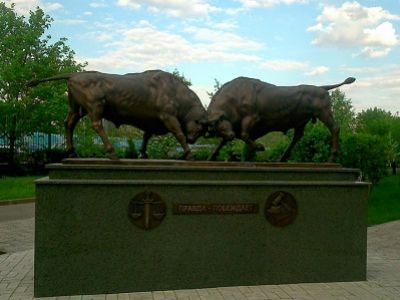 Статуя быков у Мосгорсуда. Фото Илоны Соколовой, публикуется в блоге автора Статуя быков у Мосгорсуда. Фото Илоны Соколовой, публикуется в блоге автора