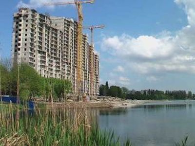Незаконная стройка на озере Карасун. Фото: greenpatrol.ru Незаконная стройка на озере Карасун. Фото: greenpatrol.ru