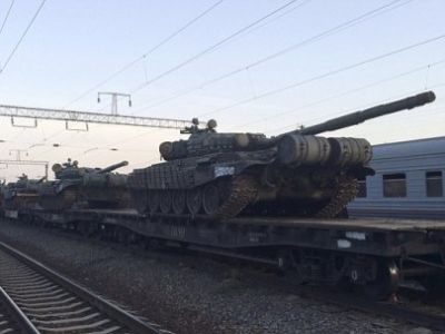 Колонна танков на российско-украинской границе. Фото: dailymail.co.uk Колонна танков на российско-украинской границе. Фото: dailymail.co.uk