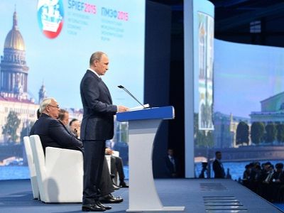 В.Путин на Санкт-Петербургском экономическом форуме, 19.6.15. Источник - http://www.kremlin.ru/ В.Путин на Санкт-Петербургском экономическом форуме, 19.6.15. Источник - http://www.kremlin.ru/