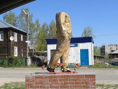 Безголовый Ленин. Фото: ВТомске.Ru Безголовый Ленин. Фото: ВТомске.Ru