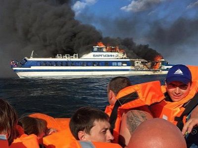 Теплоход, загоревшийся на Байкале. Фото: irk.ru Теплоход, загоревшийся на Байкале. Фото: irk.ru