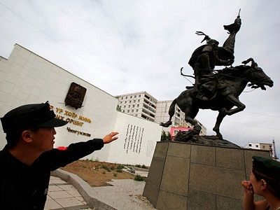 Неонацисты из группировки "Цаган Хасс" (Монголия). Фото Carlos Barria/Reuters, источник - http://www.ridus.ru//news/97383/ Неонацисты из группировки "Цаган Хасс" (Монголия). Фото Carlos Barria/Reuters, источник - http://www.ridus.ru//news/97383/