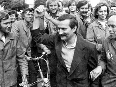Лех Валенса на митинге рабочих, 1980. Публикуется в e-v-ikhlov.livejournal.com Лех Валенса на митинге рабочих, 1980. Публикуется в e-v-ikhlov.livejournal.com