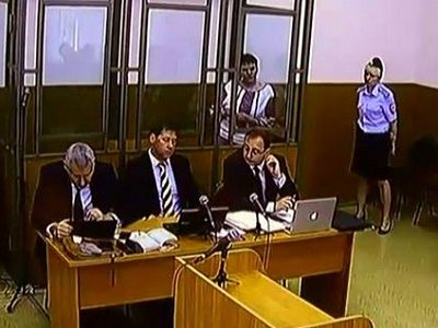 Суд над Надеждой Савченко, 22.9.15. Источник - https://www.youtube.com/watch?v=1S22eq7NPGY Суд над Надеждой Савченко, 22.9.15. Источник - https://www.youtube.com/watch?v=1S22eq7NPGY