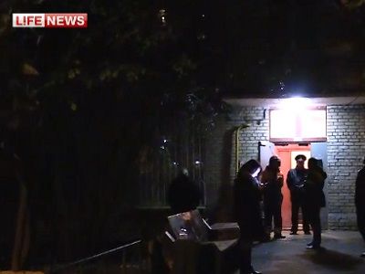 Полиция у дома, где был предотвращен теракт, 11.10.15. Источник - lifenews.ru/news/164038 Полиция у дома, где был предотвращен теракт, 11.10.15. Источник - lifenews.ru/news/164038
