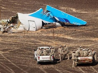 Египетские военнослужащие у обломков А-321. Источник - jewishnews.com Египетские военнослужащие у обломков А-321. Источник - jewishnews.com
