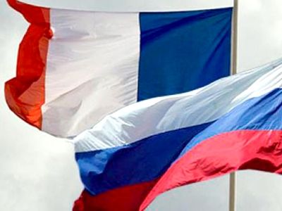 Флаги Франции и России. Фото: sziu.ru. Флаги Франции и России. Фото: sziu.ru.