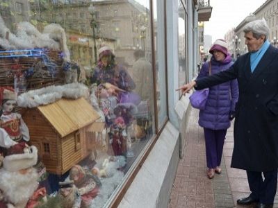 Госссекретарь США Джон Керри на Арбате, 15.12.15. Источник - tsn.ua Госссекретарь США Джон Керри на Арбате, 15.12.15. Источник - tsn.ua