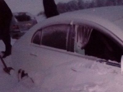 Занесенный снегом автомобиль (Медногорск). Фото: ural56.ru Занесенный снегом автомобиль (Медногорск). Фото: ural56.ru
