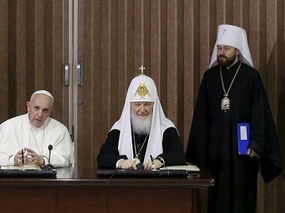 Патриарх Кирилл и папа Франциск I, подписание декларации. Фото Reuters, источник - www.rg.ru Патриарх Кирилл и папа Франциск I, подписание декларации. Фото Reuters, источник - www.rg.ru