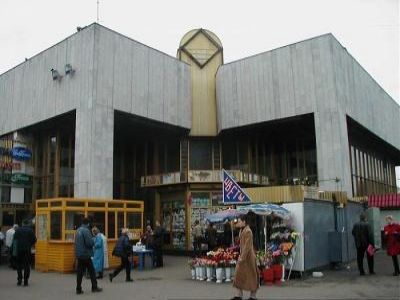 Павильоны у станции метро "Озерки". Фото: wikimapia.org Павильоны у станции метро "Озерки". Фото: wikimapia.org