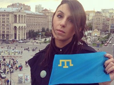Певица Джамала с флагом крымских татар. Источник - zefir.ua Певица Джамала с флагом крымских татар. Источник - zefir.ua