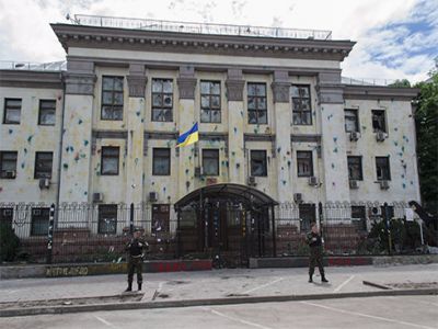 Посольство России в Киеве после разгрома. Фото: ostannipodii.com Посольство России в Киеве после разгрома. Фото: ostannipodii.com