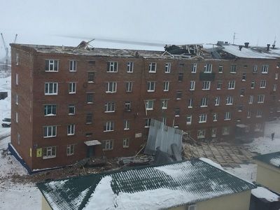 Дом со снесенной крышей в Дудинке. Фото: vk.com/public62504286 Дом со снесенной крышей в Дудинке. Фото: vk.com/public62504286