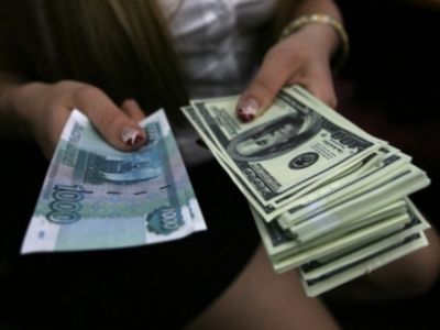 Рубль и доллар. Фото: gurutrade.com Рубль и доллар. Фото: gurutrade.com