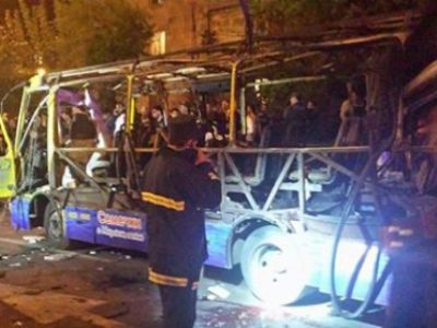 Взорванный автобус в Ереване. Фото: newsarmenia.am Взорванный автобус в Ереване. Фото: newsarmenia.am